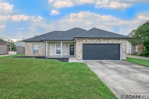 Homes For Sale - 17075 Hunters Trace St W Trce<br/> Ascension County, Prairieville, LA 70769