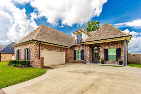 Homes For Sale - 2884 Quiet Oak Place<br/> Terrebonne County, Houma, LA 70360