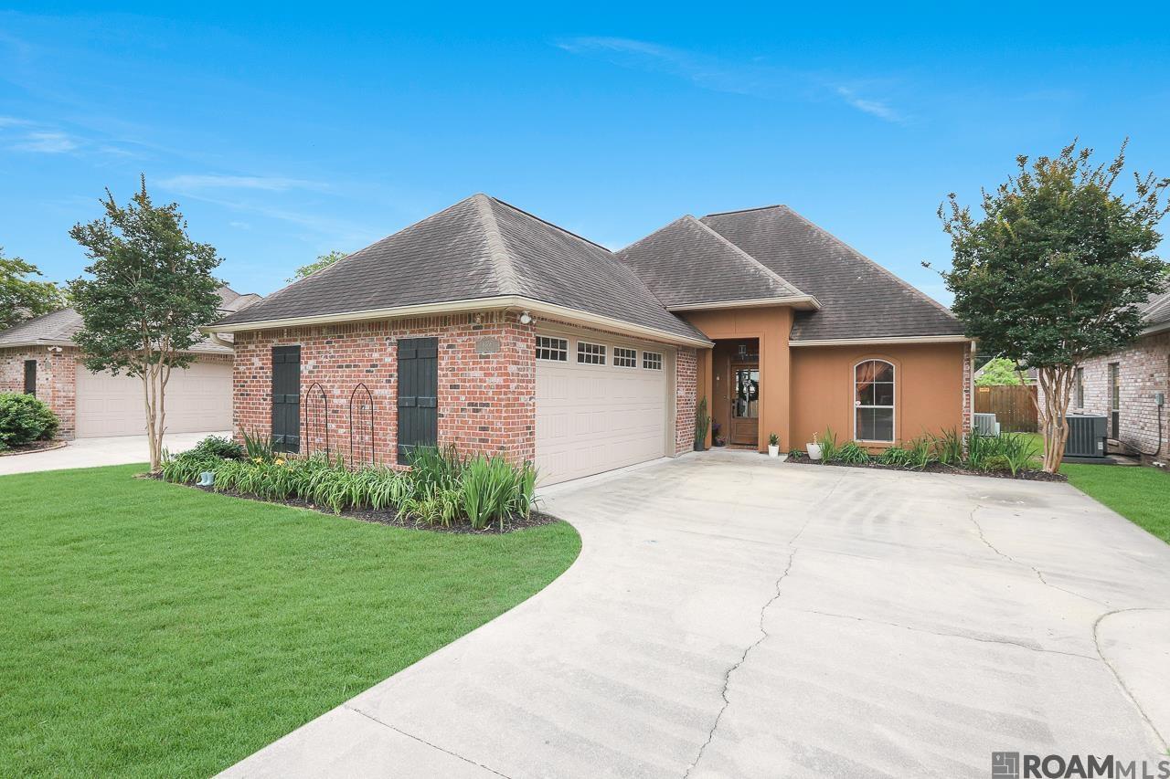 9378 Wyndham Way, Denham Springs, Louisiana image 1