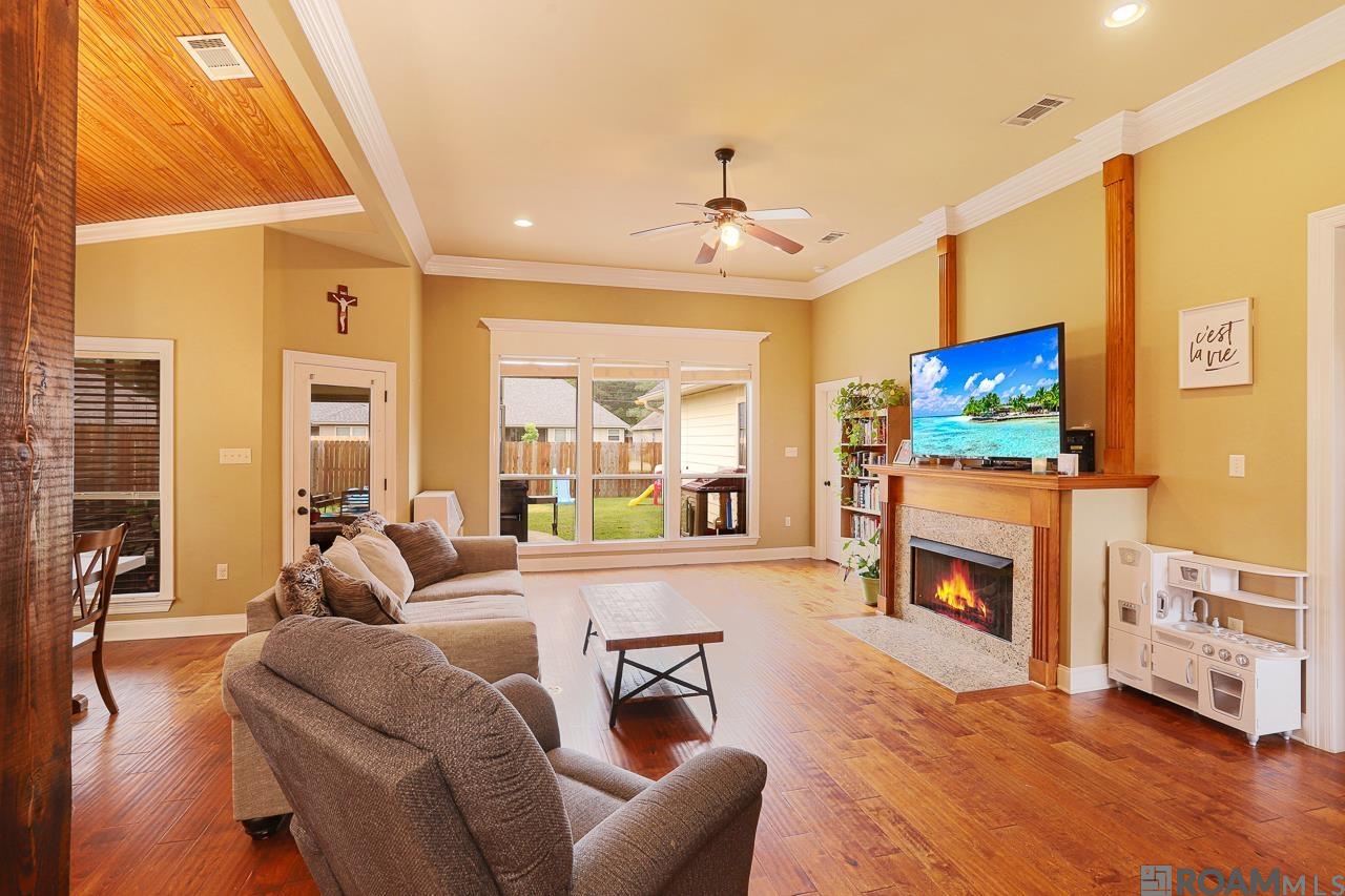 9378 Wyndham Way, Denham Springs, Louisiana image 5