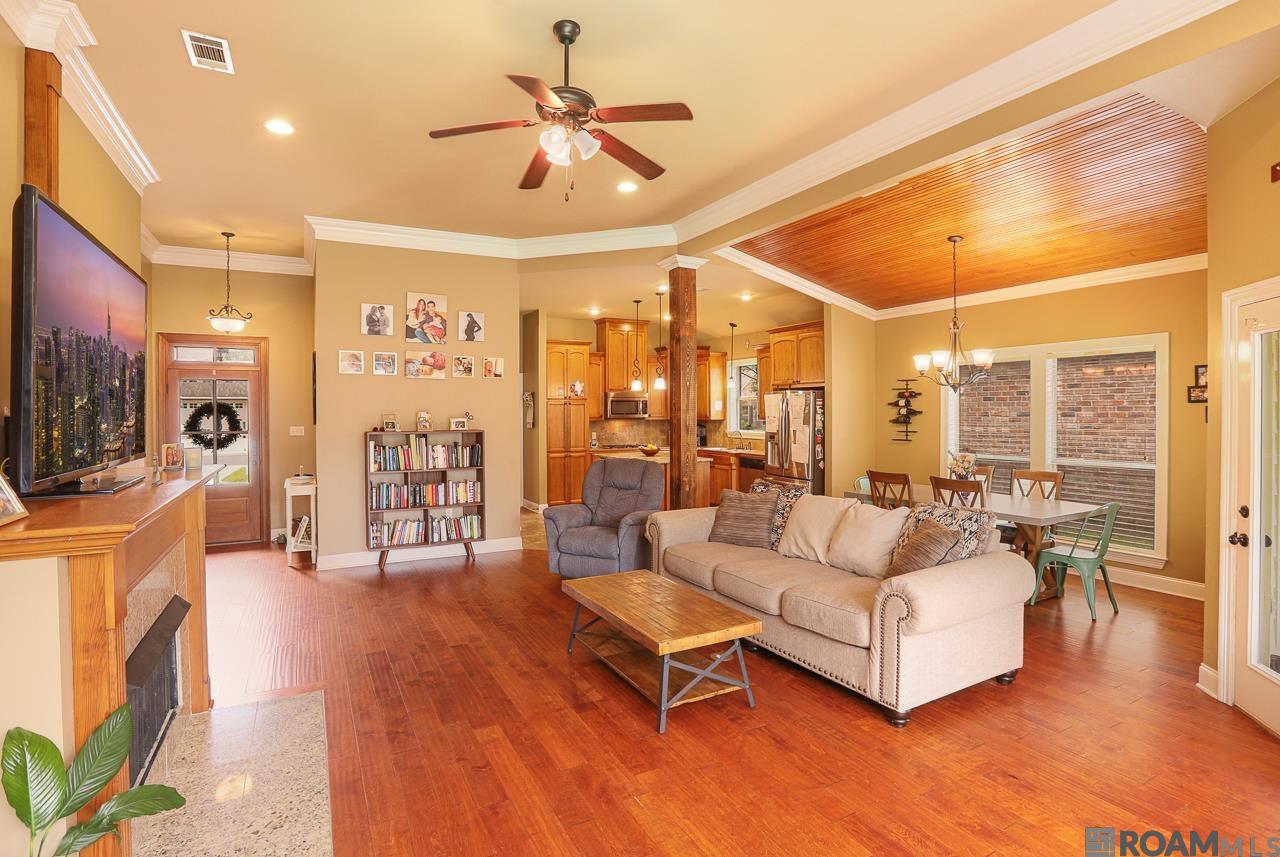 9378 Wyndham Way, Denham Springs, Louisiana image 4