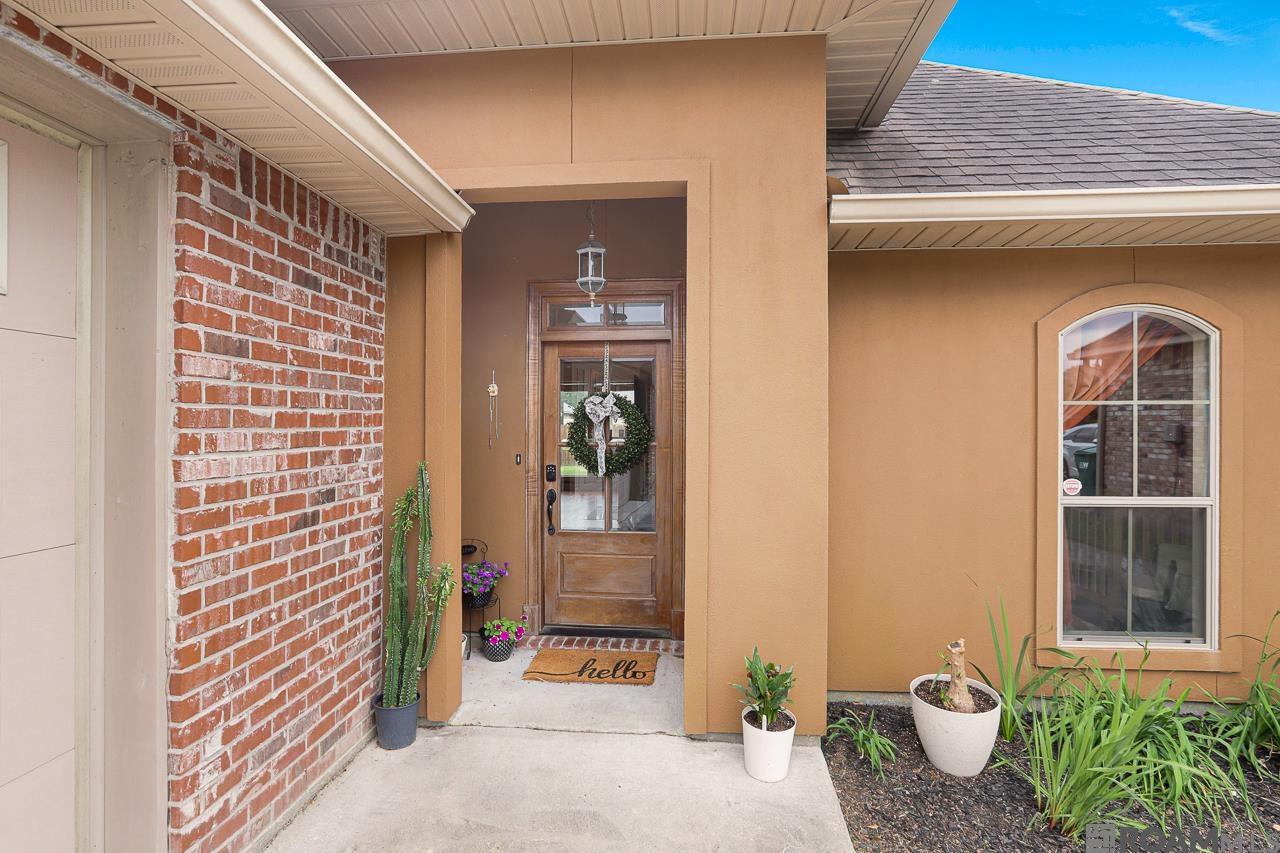 9378 Wyndham Way, Denham Springs, Louisiana image 2
