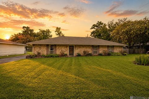 Homes For Sale - 814 Avenue E<br/> West Baton Rouge County, Port Allen, LA 70767