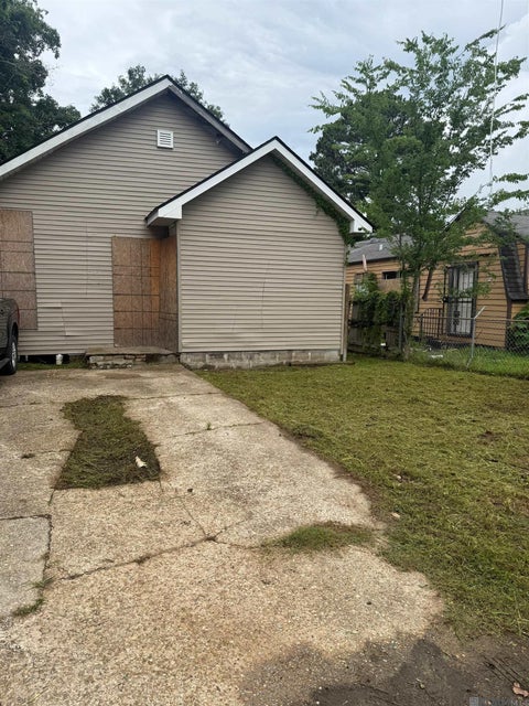 Homes For Sale - 1905 Pocahontas St<br/> Baton Rouge, LA 70805