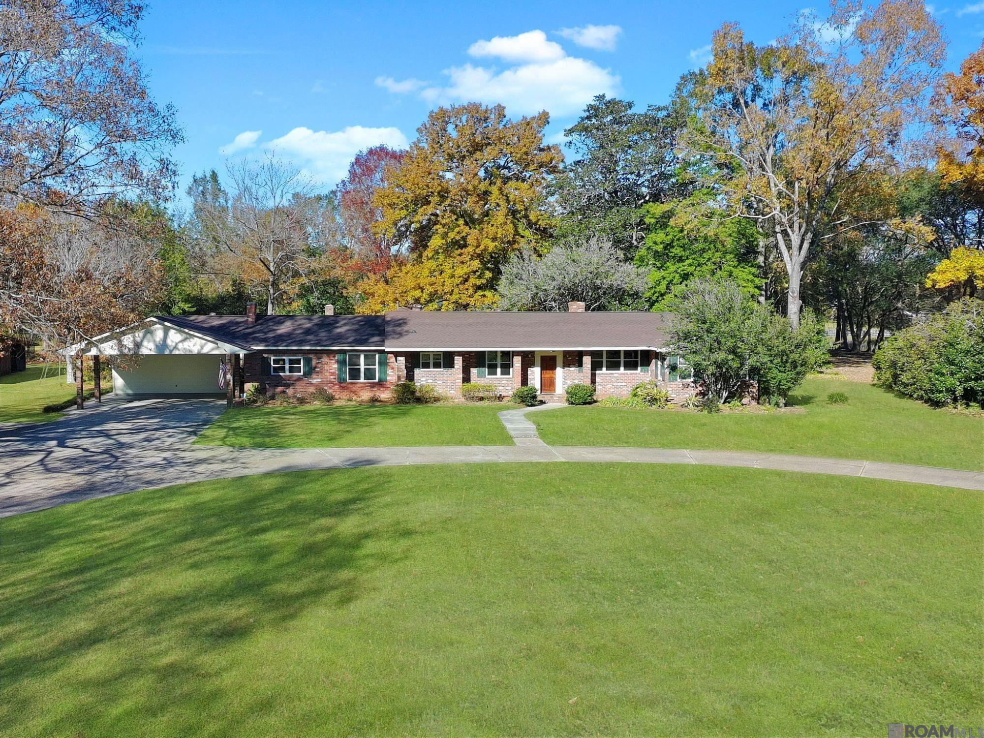 Photo 1 of 37 — 1433 Lakewood Dr, Zachary, LA 70791