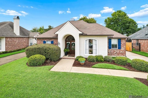 Homes For Sale - 10305 Springpark Ave<br/> Baton Rouge, LA 70810