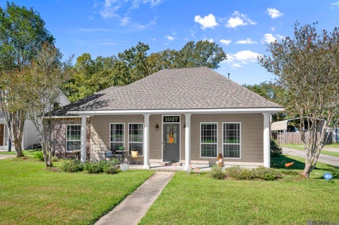 Homes For Sale - 1037 Redwood Dr<br/> Denham Springs, LA 70726