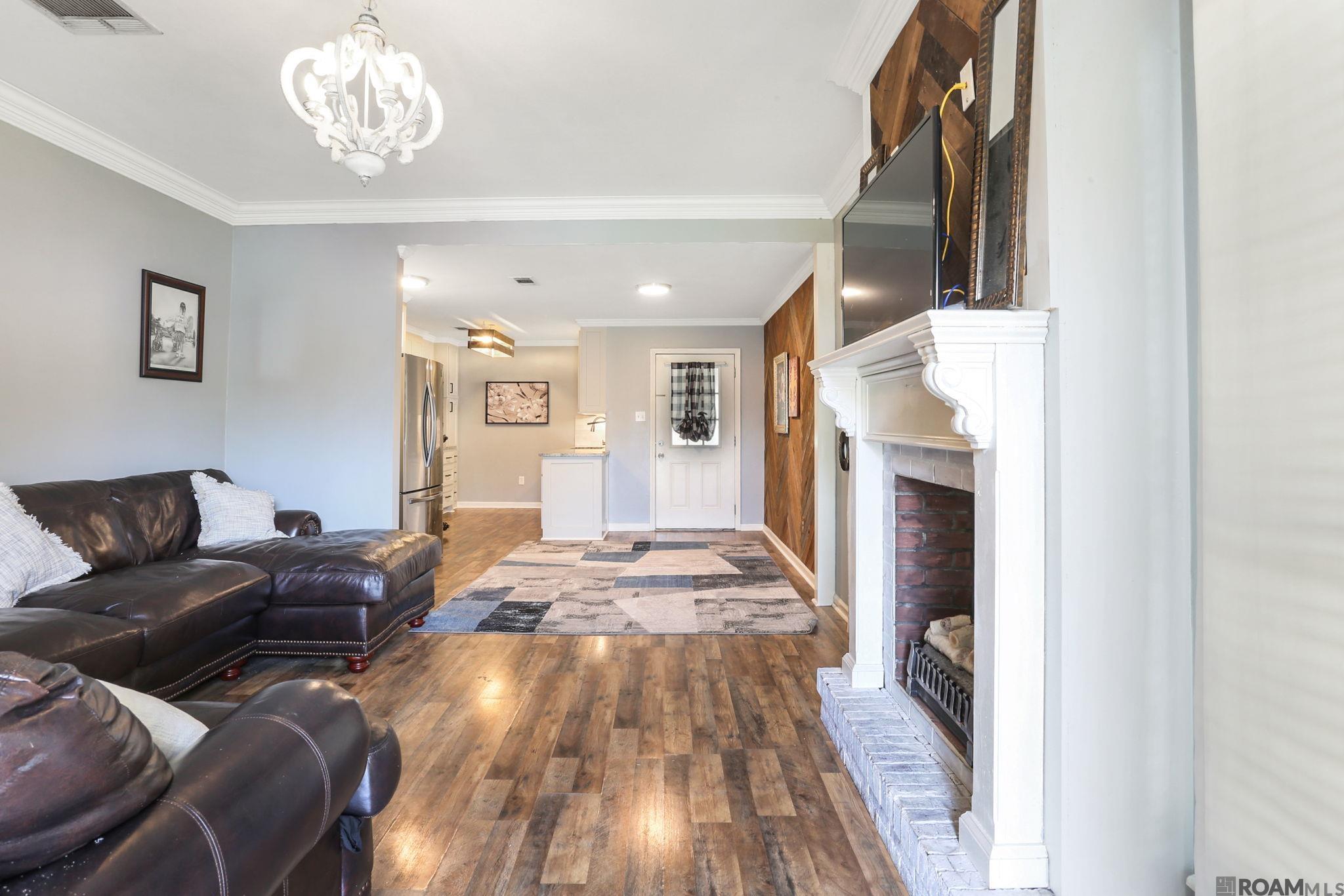 2019 E Catalpa St, Gonzales, Louisiana image 3