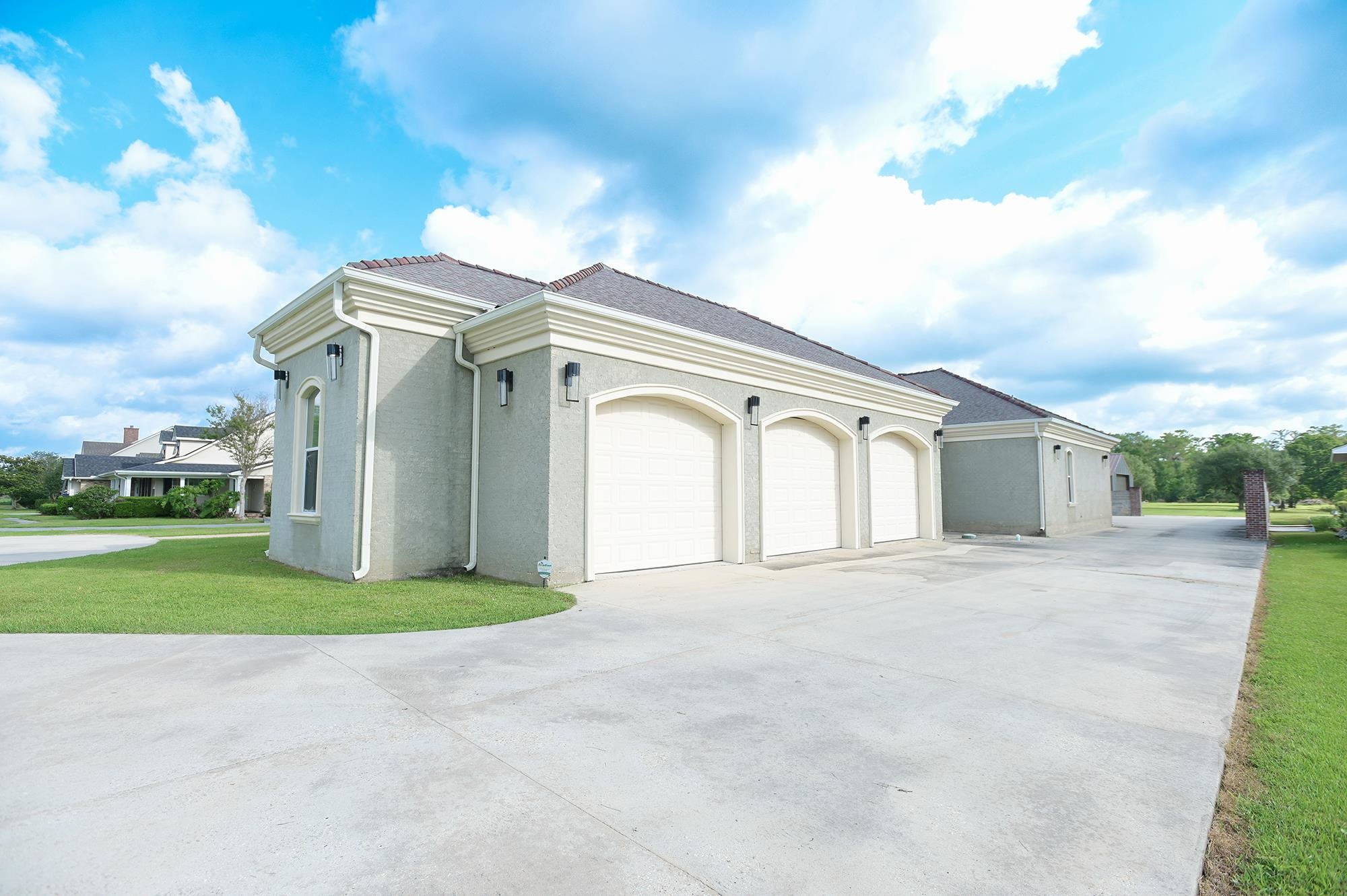 113 Ouiski Bayou Drive, Houma, Louisiana image 4