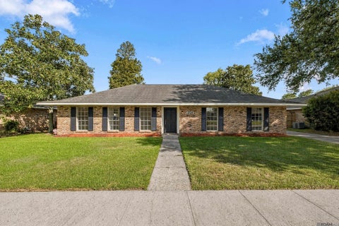 Homes For Sale - 1720 Rue Crozat<br/> East Baton Rouge County, Baton Rouge, LA 70810