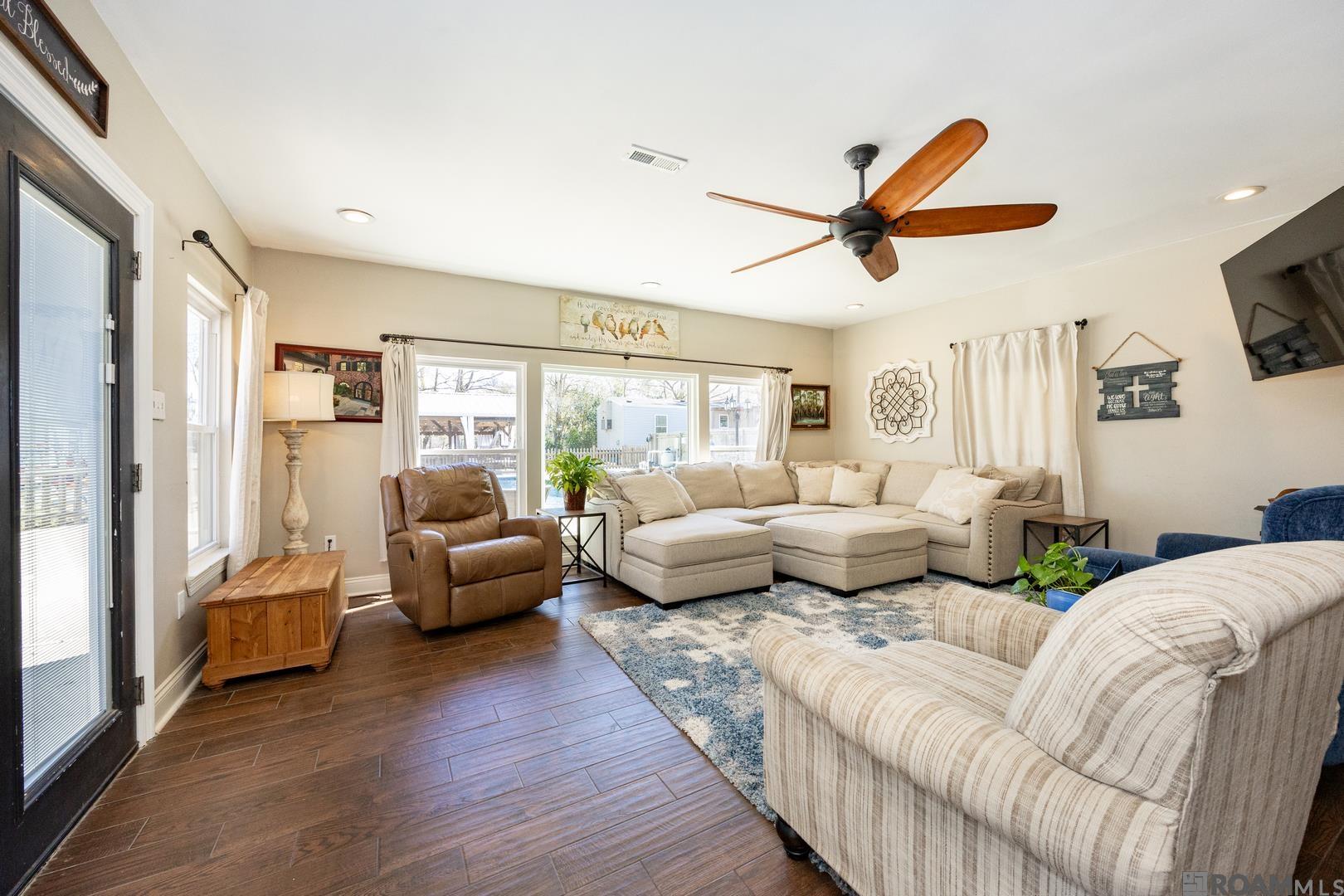 18891 Harrell Averett Ln, Livingston, Louisiana image 2