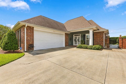 Homes For Sale - 108 Acadia Point Drive<br/> Thibodaux, LA 70301