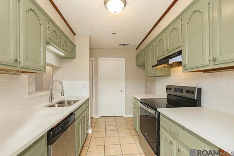Townhouse For Sale - 4625 Parkoaks Dr #33<br/> Baton Rouge, LA 70816