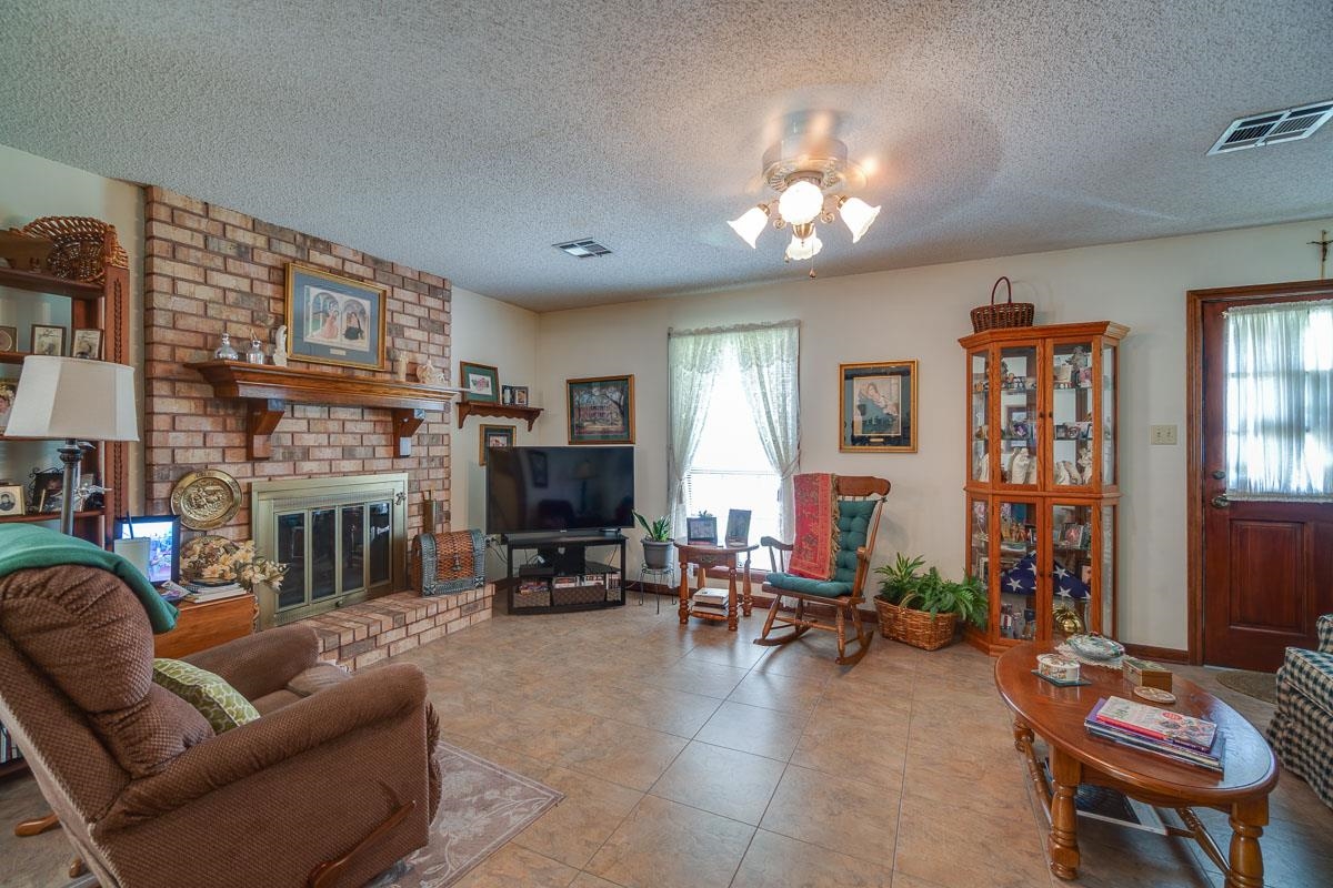 816 Chene Dr, Houma, Louisiana image 2