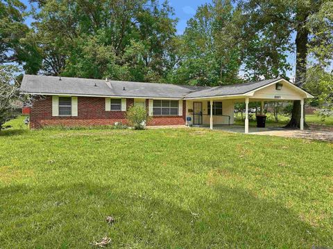 Homes For Sale - 10865 White Oak Dr<br/> Baton Rouge, LA 70815