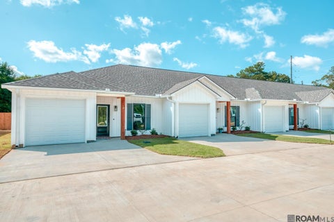 Townhouse For Sale - 8739 Lockhart Rd #11-D<br/> Denham Springs, LA 70726