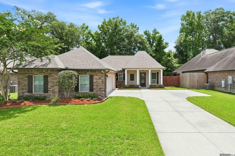 Homes For Sale - 12204 Grand Wood Ave<br/> Gonzales, LA 70737