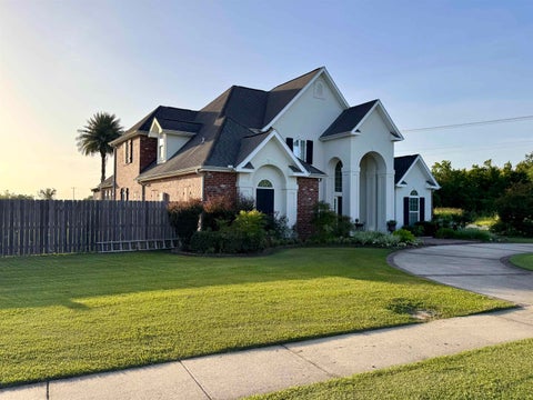 Homes For Sale - 400 Renwick Blvd<br/> Berwick, LA 70342