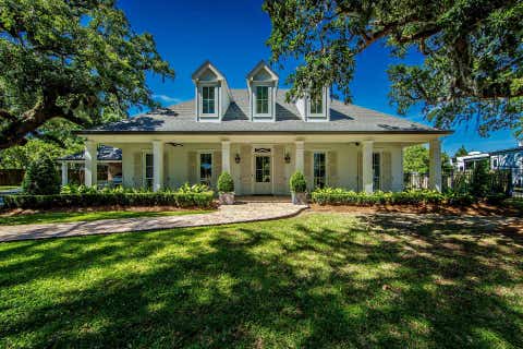 Homes For Sale - 115 Krumbhaar Circle<br/> Houma, LA 70360