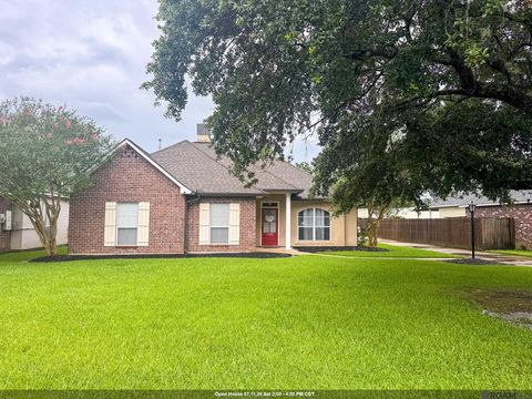 Homes For Sale - 17086 Rennes Rd<br/> Prairieville, LA 70769