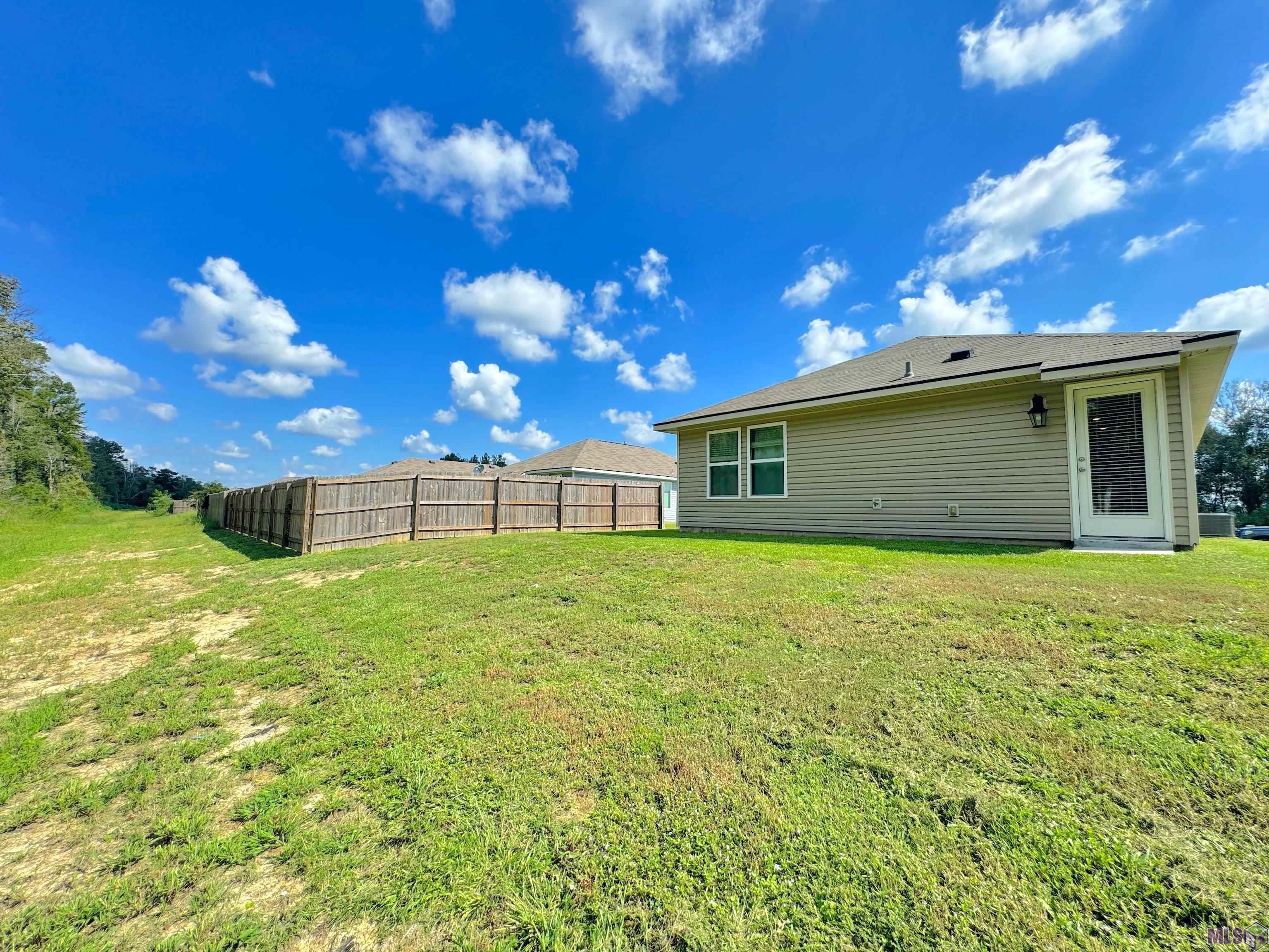 33383 Hyacinth St, Walker, Louisiana image 3
