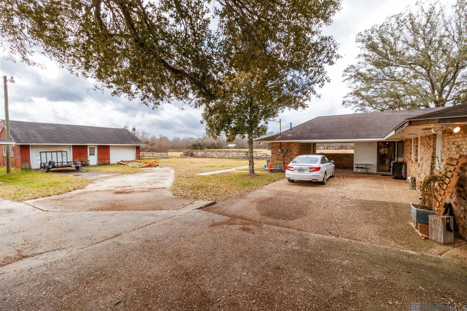 10854 Peairs Rd, Zachary, Louisiana image 3