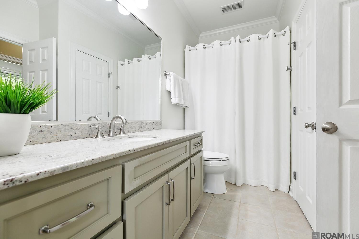 5821 Riverbend Lakes Dr, Baton Rouge, Louisiana image 17