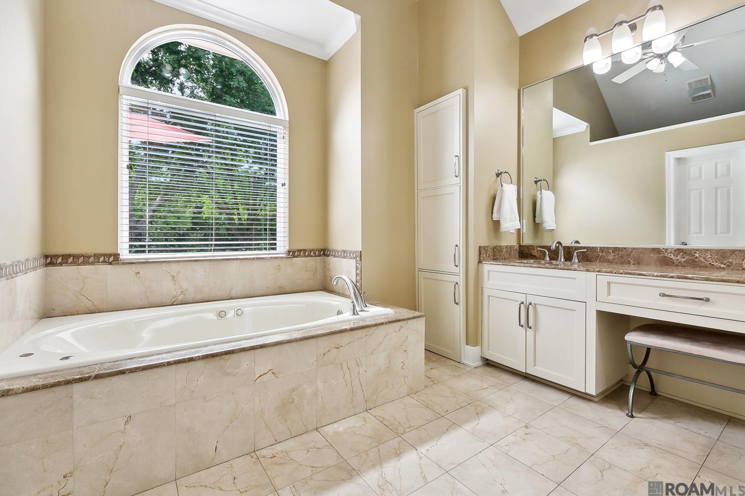 5821 Riverbend Lakes Dr, Baton Rouge, Louisiana image 14