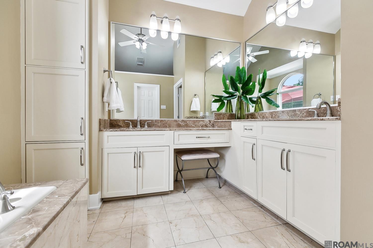 5821 Riverbend Lakes Dr, Baton Rouge, Louisiana image 13