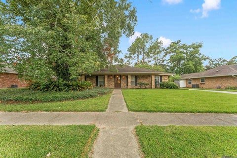 Homes For Sale - 11620 Rue Villantray<br/> Baton Rouge, LA 70810