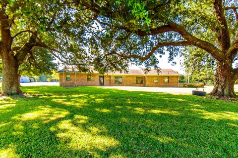 Homes For Sale - 915 Bayou Blue Rd<br/> Houma, LA 70364