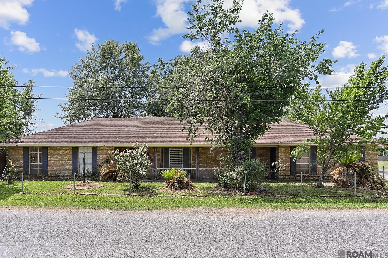17990 Willow St, Grosse Tete, Louisiana image 1