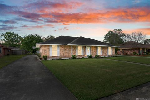 Homes For Sale - 1123 E Greenbriar St<br/> Gonzales, LA 70737