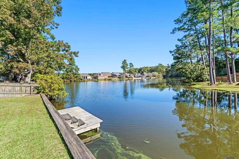 Homes For Sale - 27776 Lakeshore Dr<br/> Walker, LA 70785