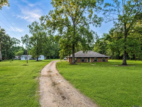 Homes For Sale - 9255 Arnold Rd<br/> Denham Springs, LA 70726