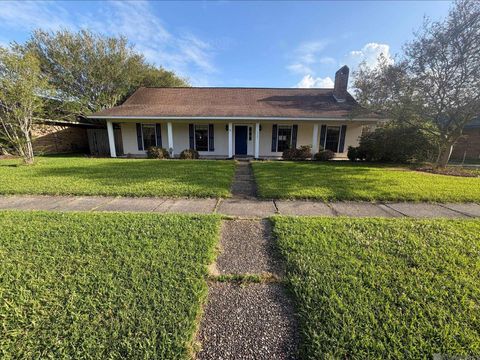 Homes For Sale - 16005 Chickamauga Ave<br/> Baton Rouge, LA 70817