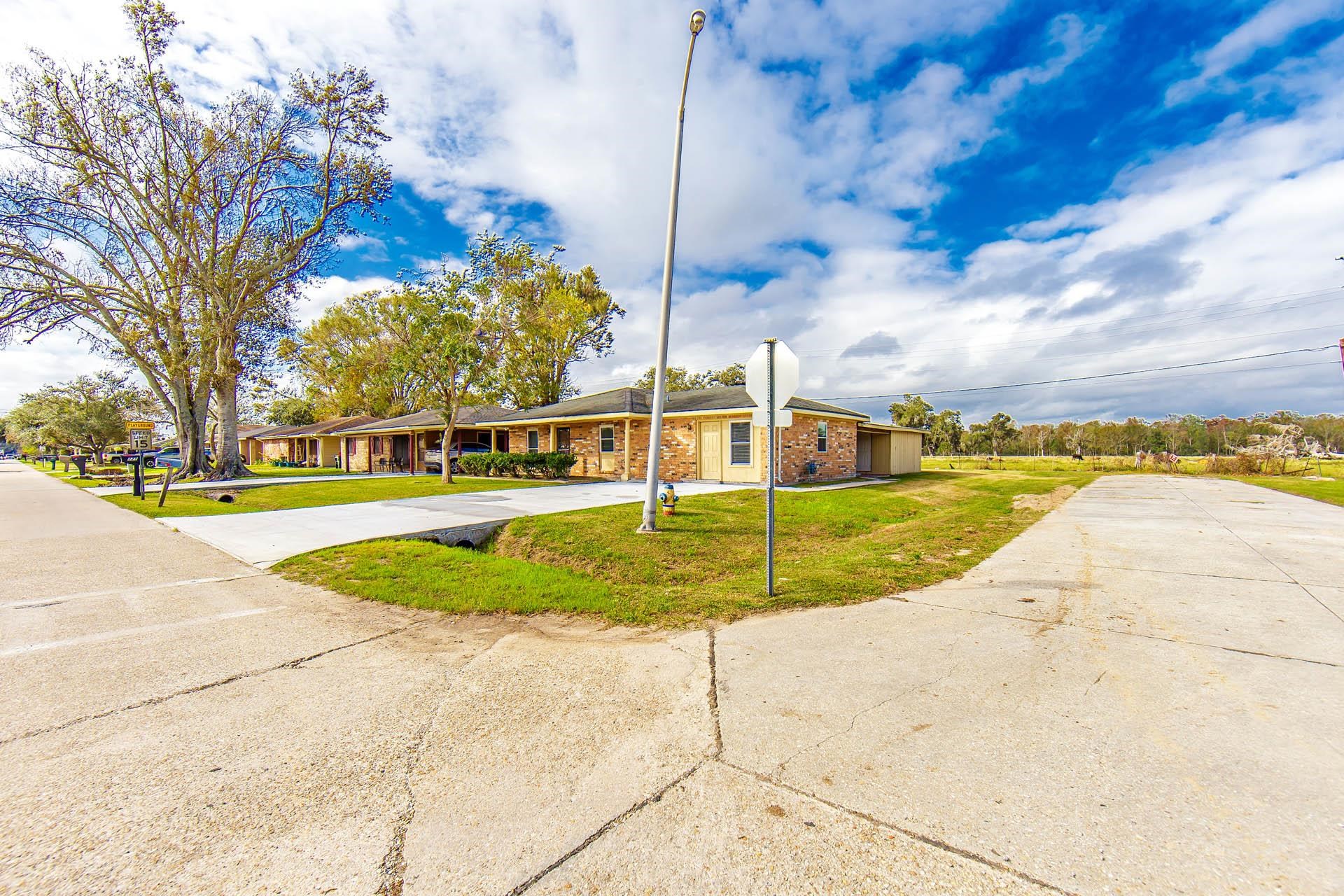 323 Hampton St, Houma, Louisiana image 2