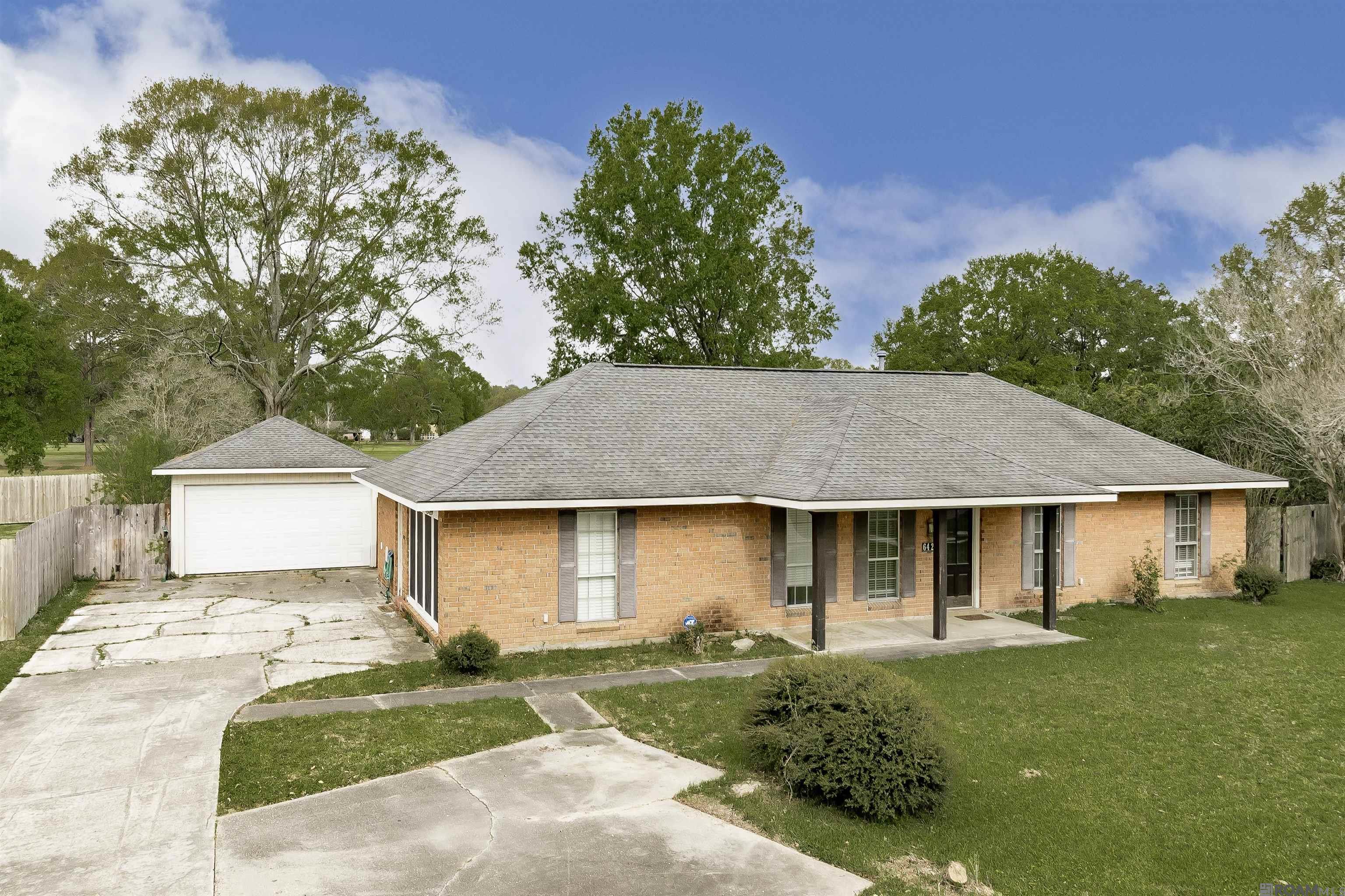 6421 Fennwood Dr, Zachary, Louisiana image 2
