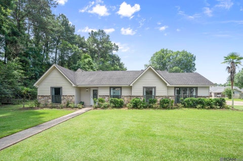 Homes For Sale - 120 Lakewood Ave<br/> Denham Springs, LA 70726