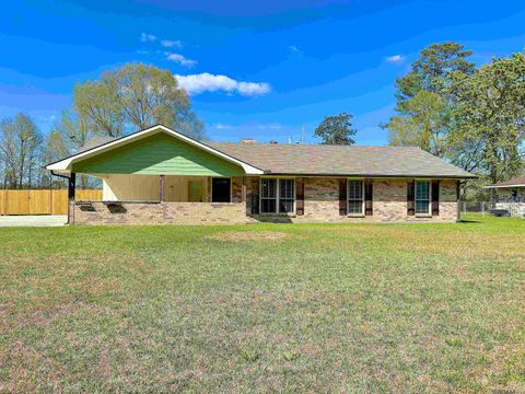 Homes For Sale - 16415 Pernecia Ave<br/> Greenwell Springs, LA 70769