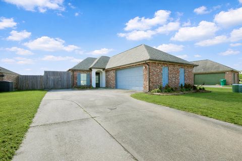 Homes For Sale - 123 Lake Maclaine Avenue<br/> Thibodaux, LA 70301