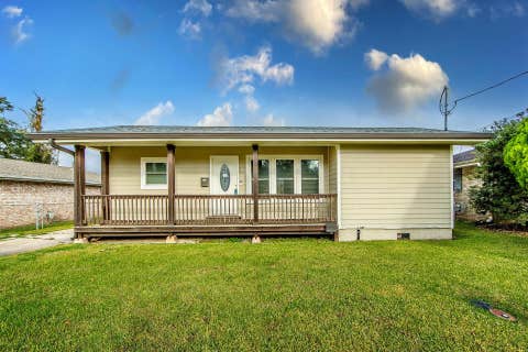 Homes For Sale - 204 Buquet Street<br/> Houma, LA 70360
