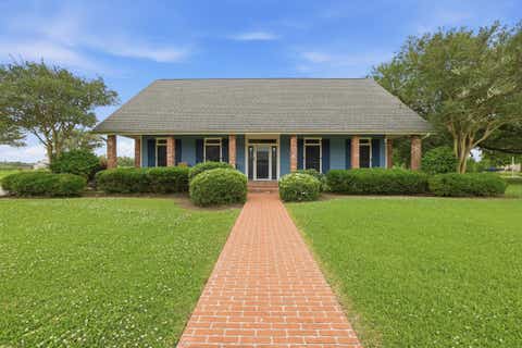 Homes For Sale - 128 East 43rd Place<br/> Cut Off, LA 70345