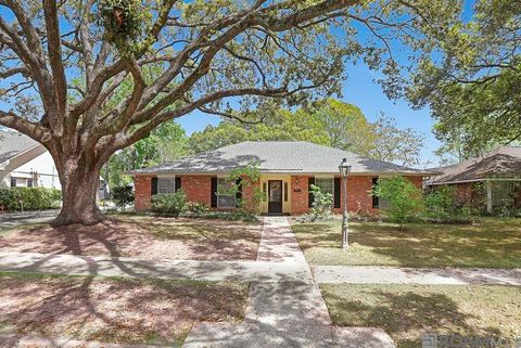 Homes For Sale - 991 Colonial Dr<br/> Baton Rouge, LA 70806