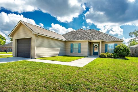 Homes For Sale - 201 Darlene St<br/> Thibodaux, LA 70301