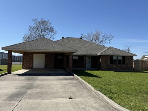 Homes For Rent - 208 Diplomat Way Drive<br/> Thibodaux, LA 70301