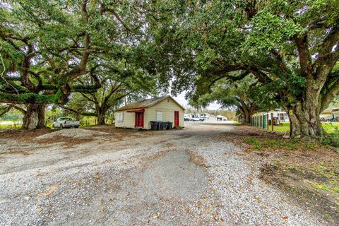 Multifamily For Sale - 109-142 J Davis Court<br/> Houma, LA 70363