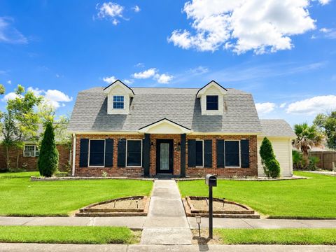 Homes For Sale - 402 San Antonio Boulevard<br/> Terrebonne County, Houma, LA 70360