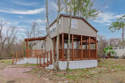 Homes For Sale - 21028 Diversion Canal Rd<br/> St Amant, LA 70449