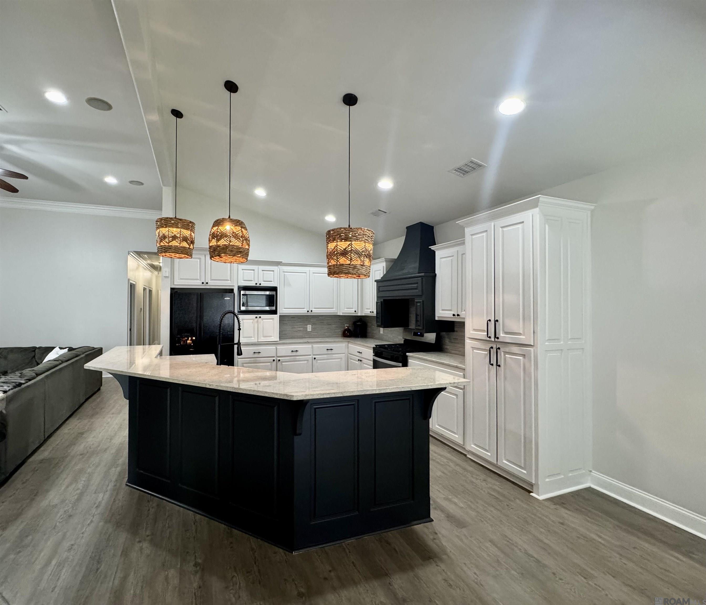 9504 Country Lake Dr